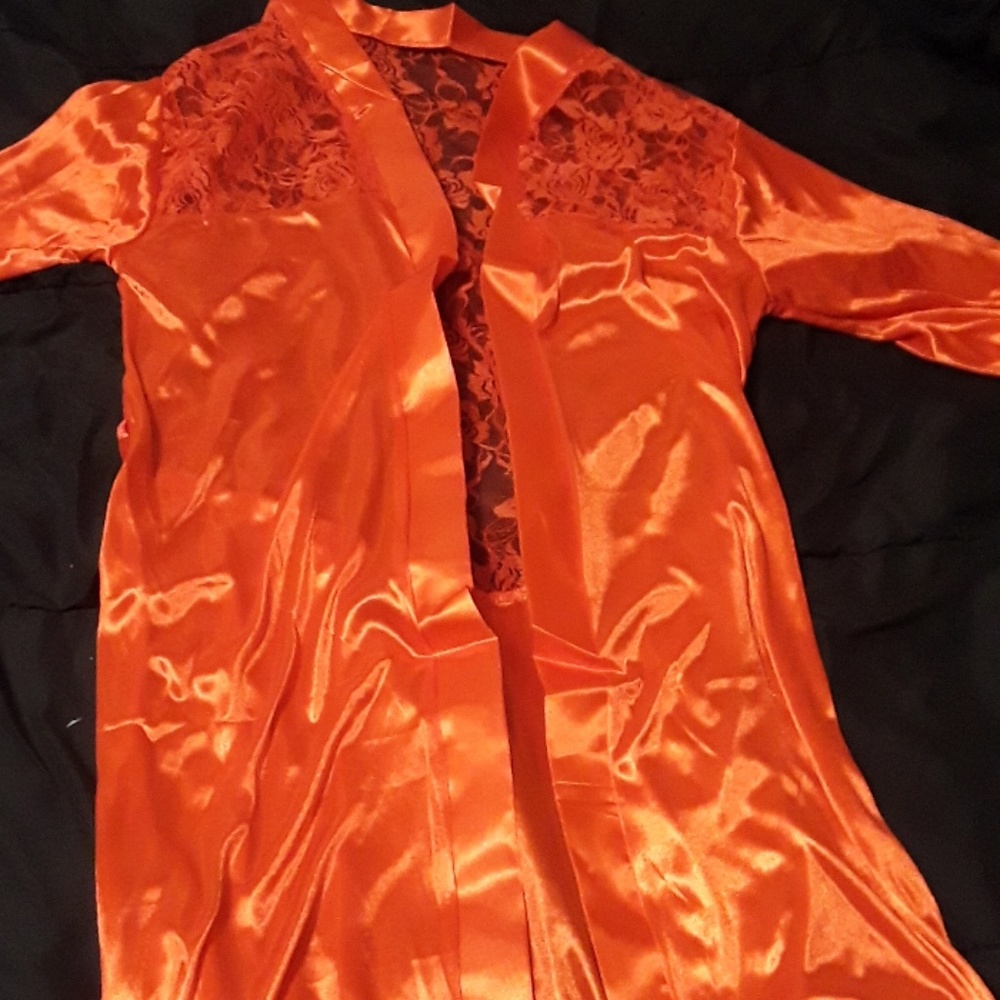 Silk robe - Picture 2 of 4